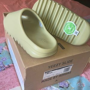 RESIN YEEZY SLIDES SIZE 5